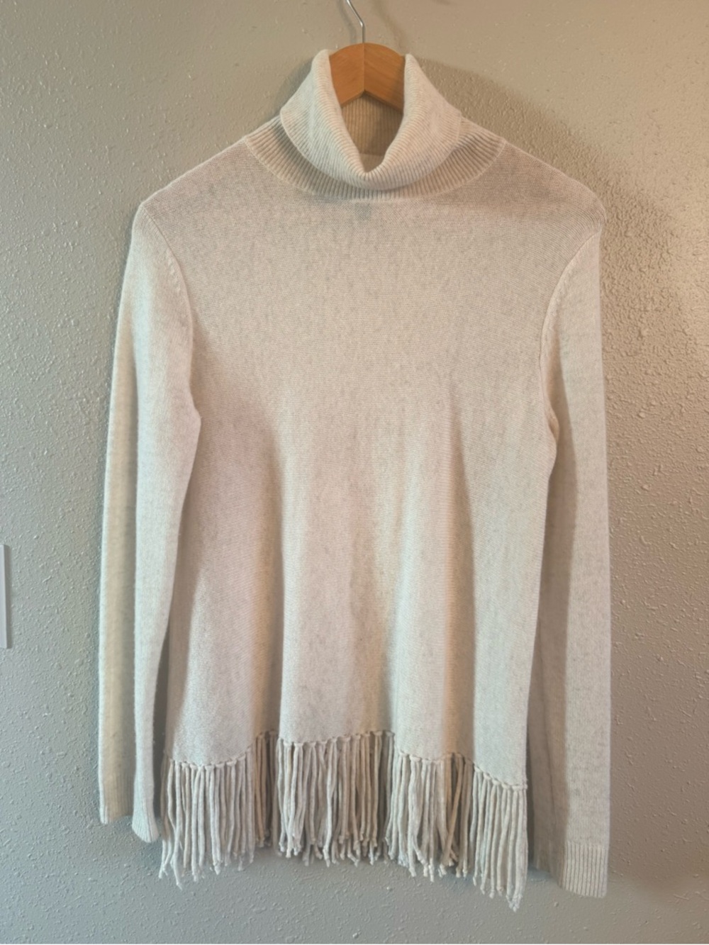 Aqua 100% Cashmere Fringed Turtleneck Sweater Ivory Small - Picture 2 of 6